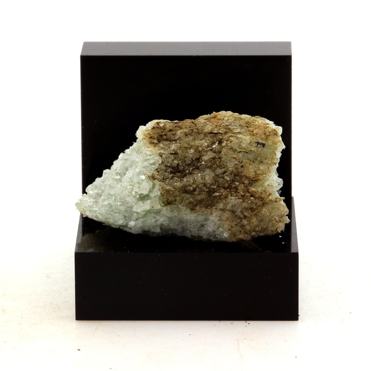 Disthène. 36.37 carats. North Bay, Ontario, Canada