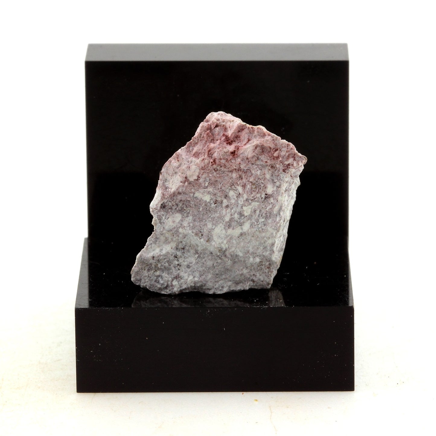 Travertine. 23.96 carats. Italie