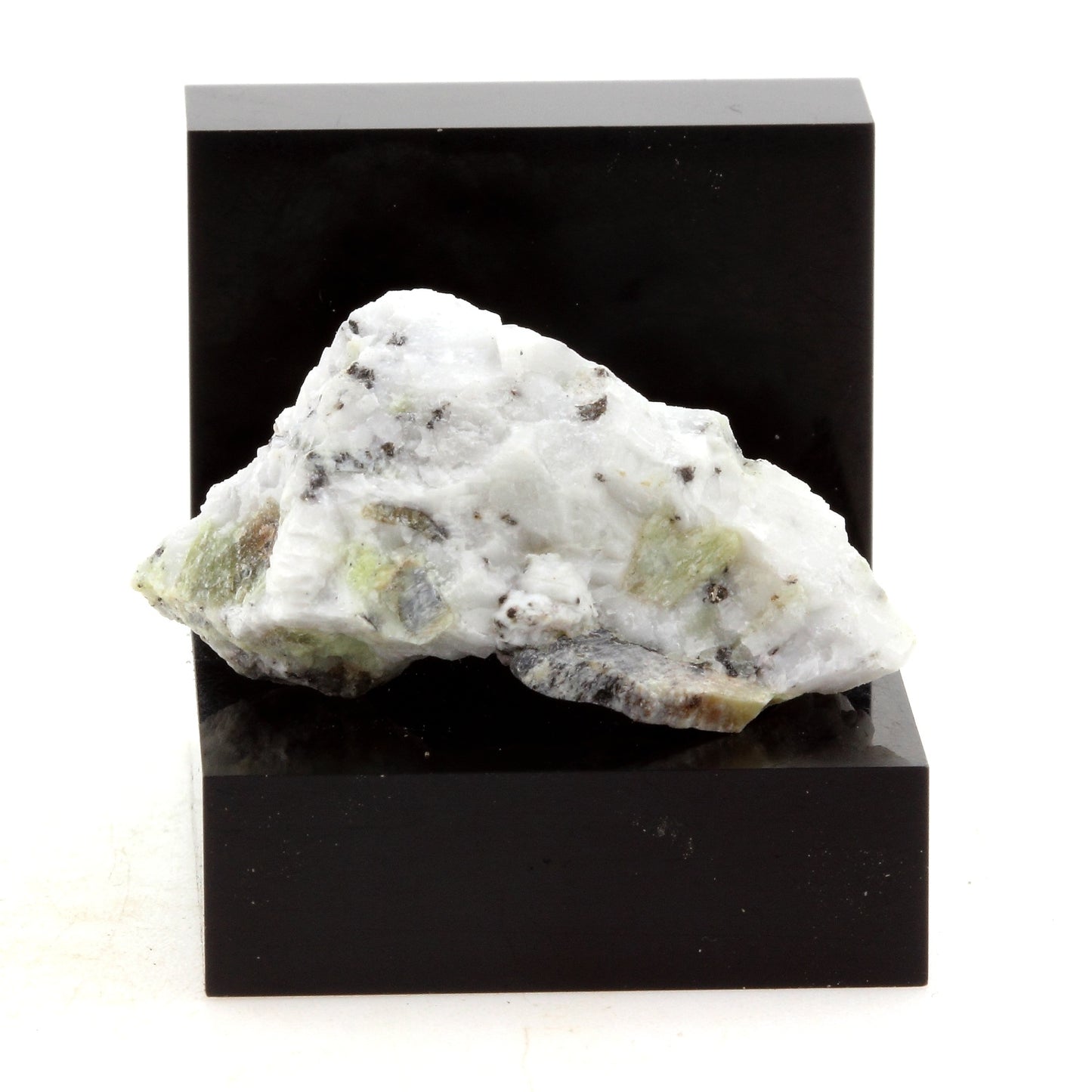 Chestermanite. 32.67 carats. Wakefield, Québec, Canada