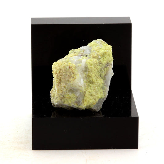 Brucite. 36.89 carats. Grenville, Québec, Canada