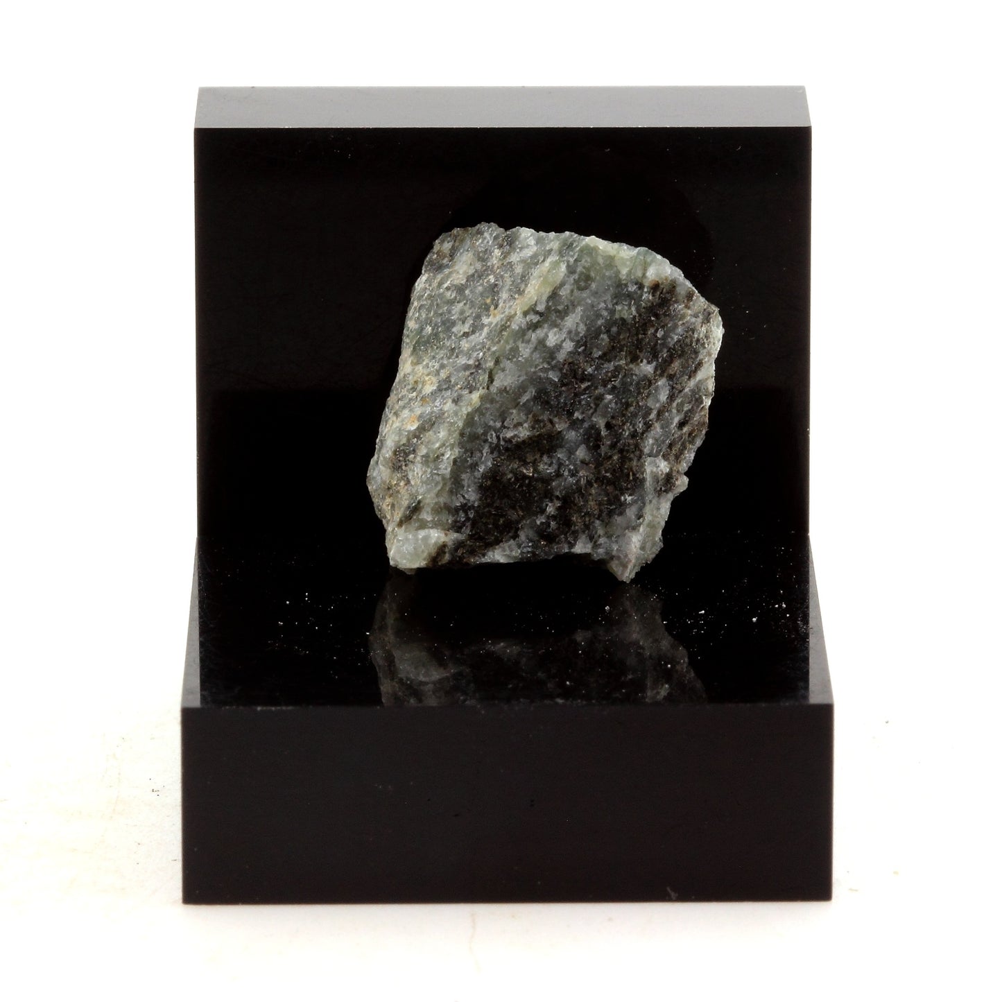 Augen gneiss. 18.92 carats. Oka, Québec, Canada