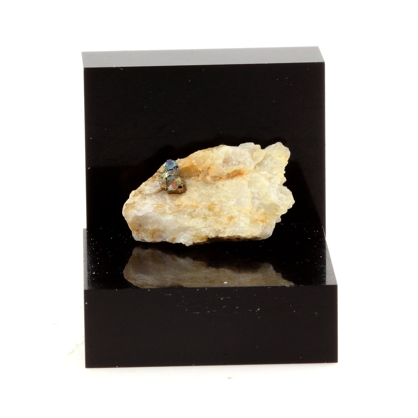 Quartz + Chalcopyrite. 9.93 carats. North Hatley, Québec, Canada