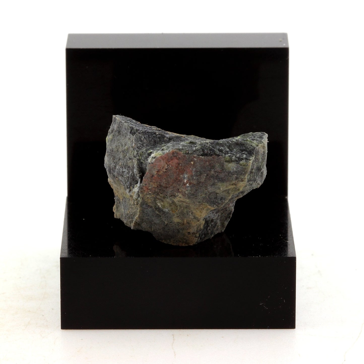 Attapulgite ( Palygorskite ). 32.74 carats. Thetford Mines, Québec, Canada