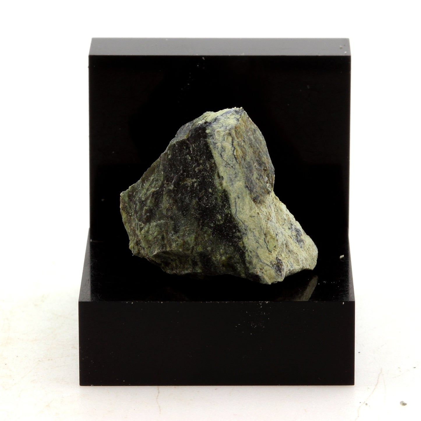 Lizardite, 27.80 carats, Estrie, Québec, Canada