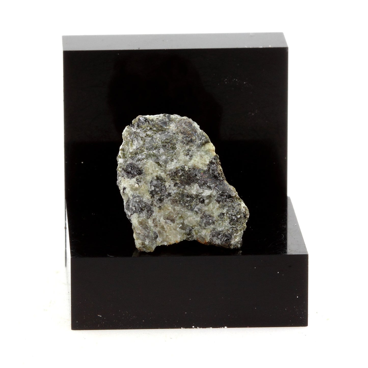 Cassiterite. 22.18 carats. Estrie, Québec, Canada