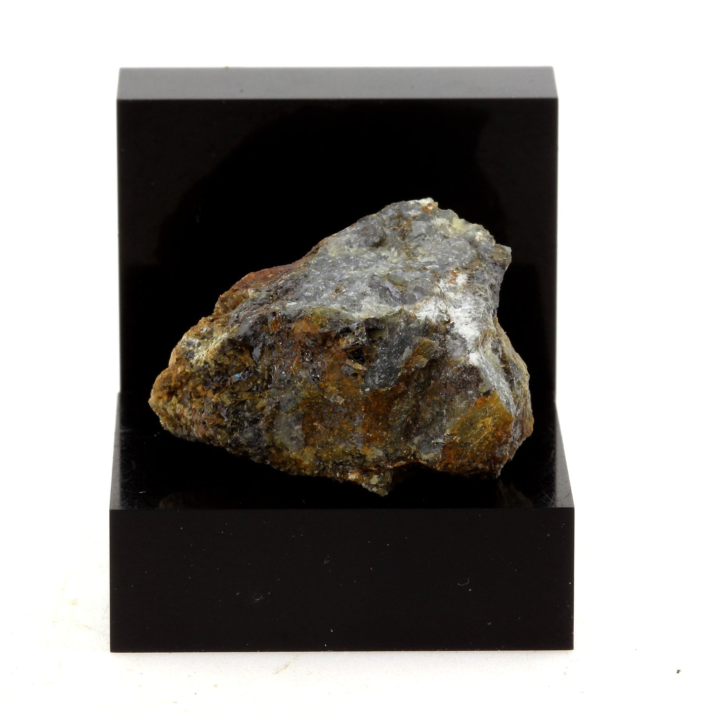 Grunerite, 44.32 carats, Montauban, Québec, Canada