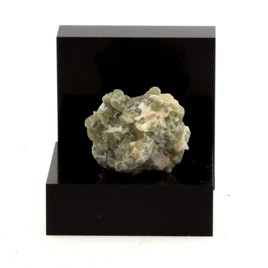 Diopside. 20.46 carats. Grenville, Québec, Canada