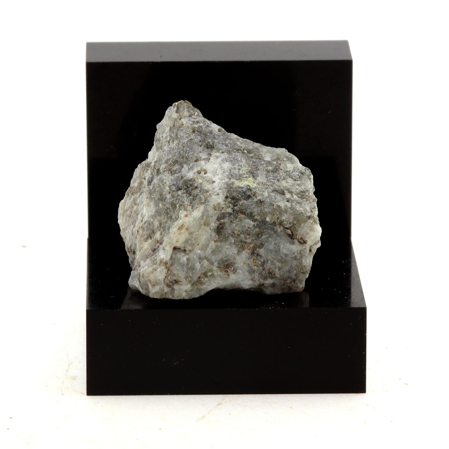 Dumortierite, 48.56 carats, Mont Saint-Hilaire, Québec, Canada