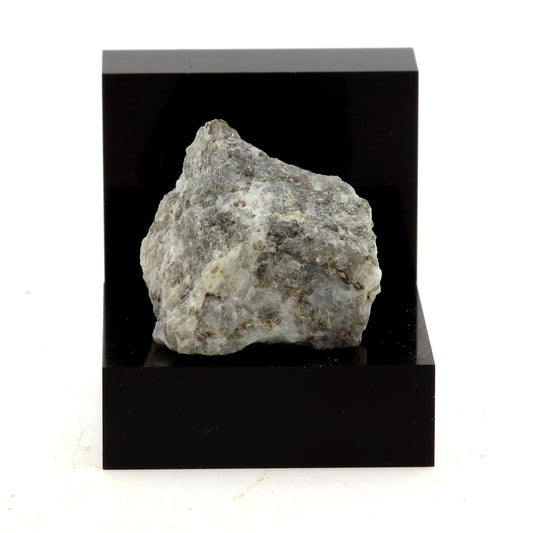 Dumortierite, 48.56 carats, Mont Saint-Hilaire, Québec, Canada