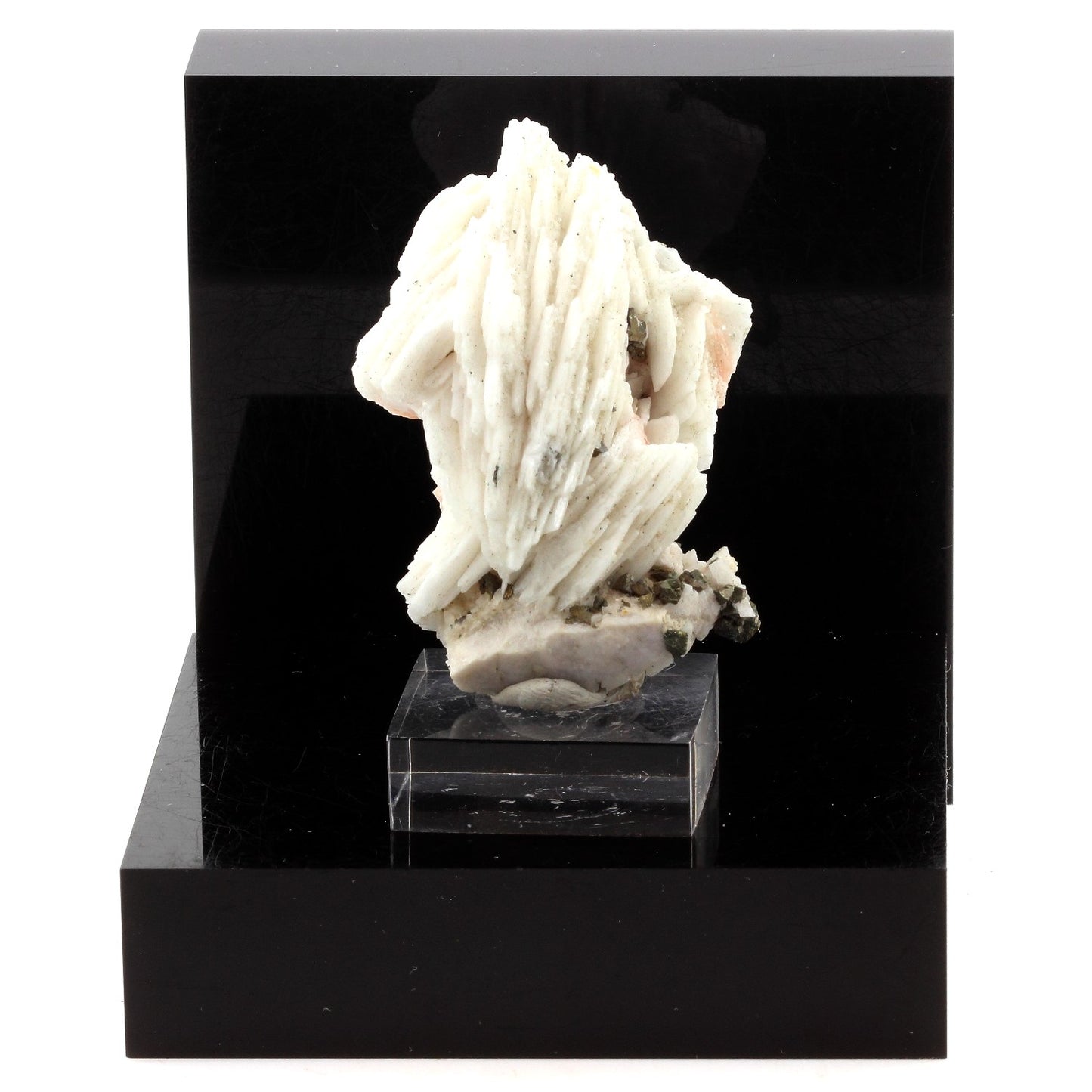 Baryte. 377.0 carats. Dreislar Mine, Dreislar, Allemagne