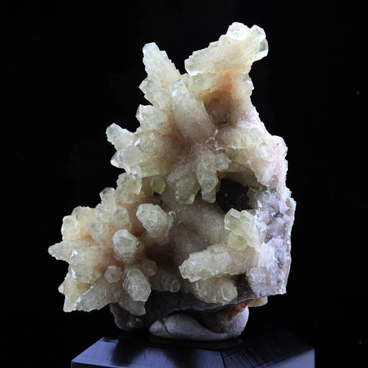 Calcite. 136.5 carats. Luzy, Nièvre, France