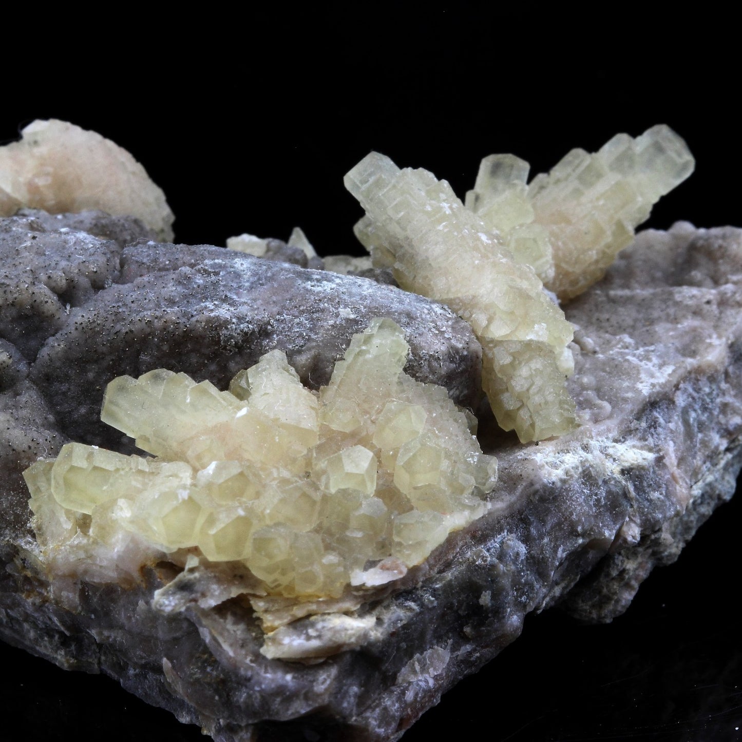 Calcite. 410.0 carats. Luzy, Nièvre, France