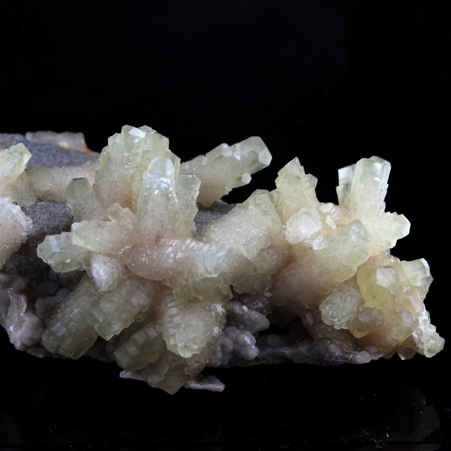Calcite. 305.0 carats. Luzy, Nièvre, France