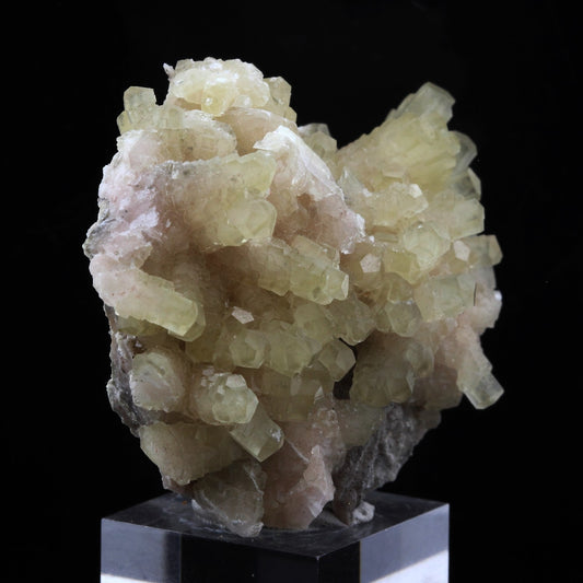 Calcite. 142.0 carats. Luzy, Nièvre, France