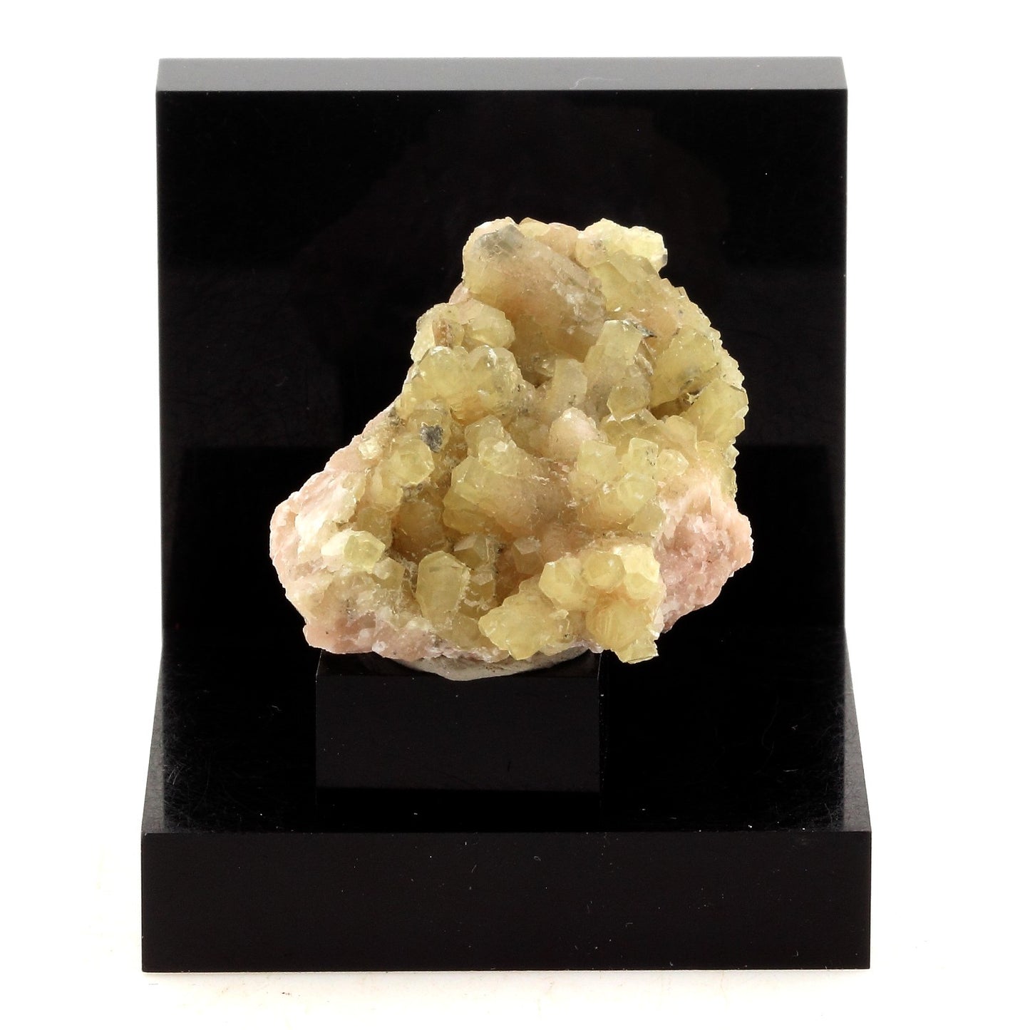 Calcite. 157.0 carats. Luzy, Nièvre, France