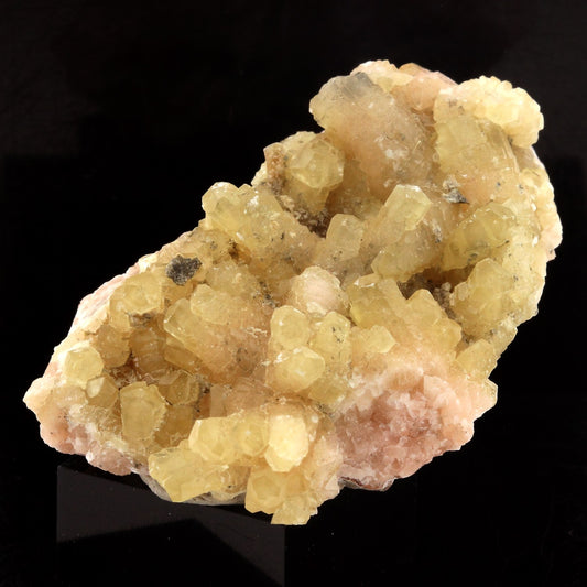 Calcite. 157.0 carats. Luzy, Nièvre, France