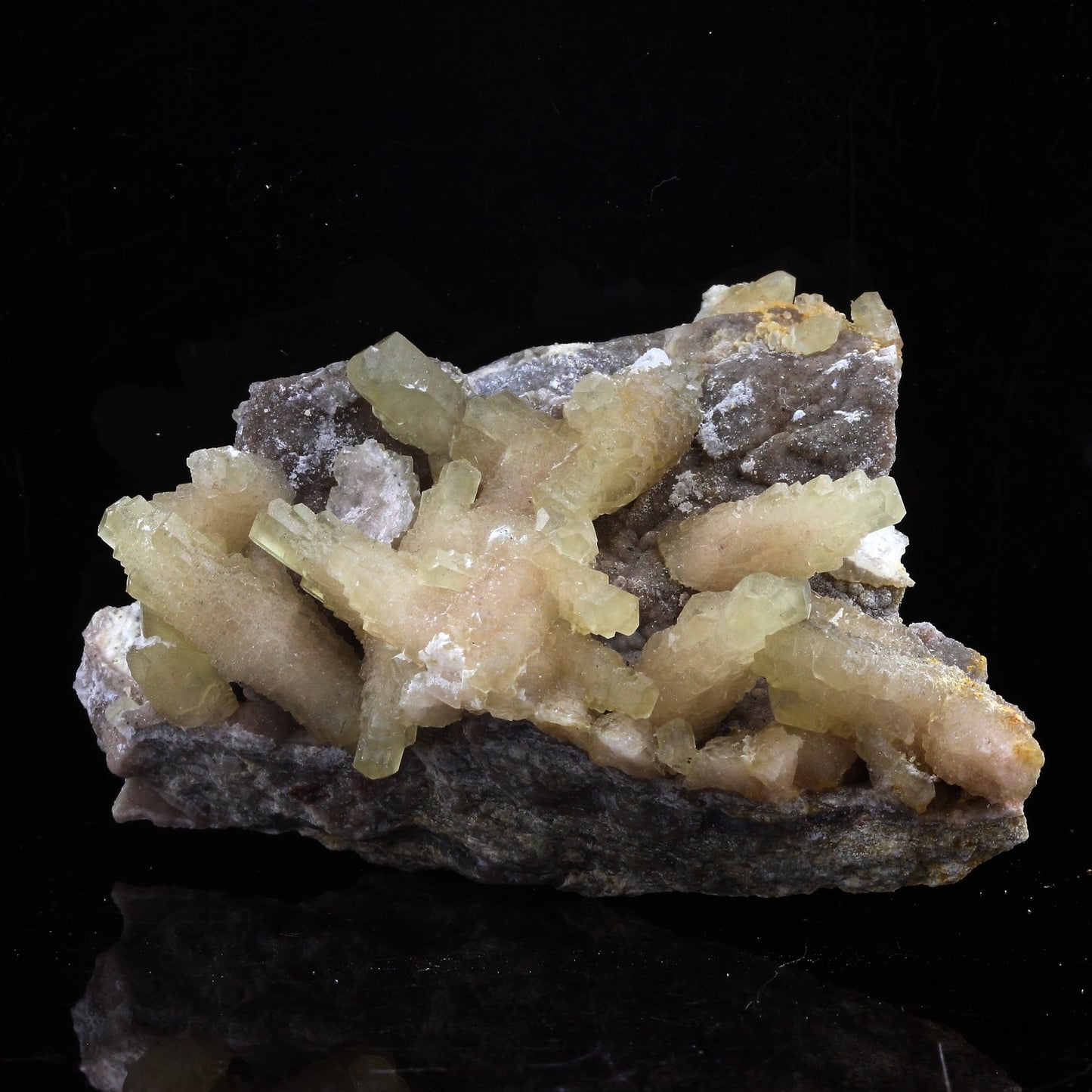 Calcite. 289.0 carats. Luzy, Nièvre, France