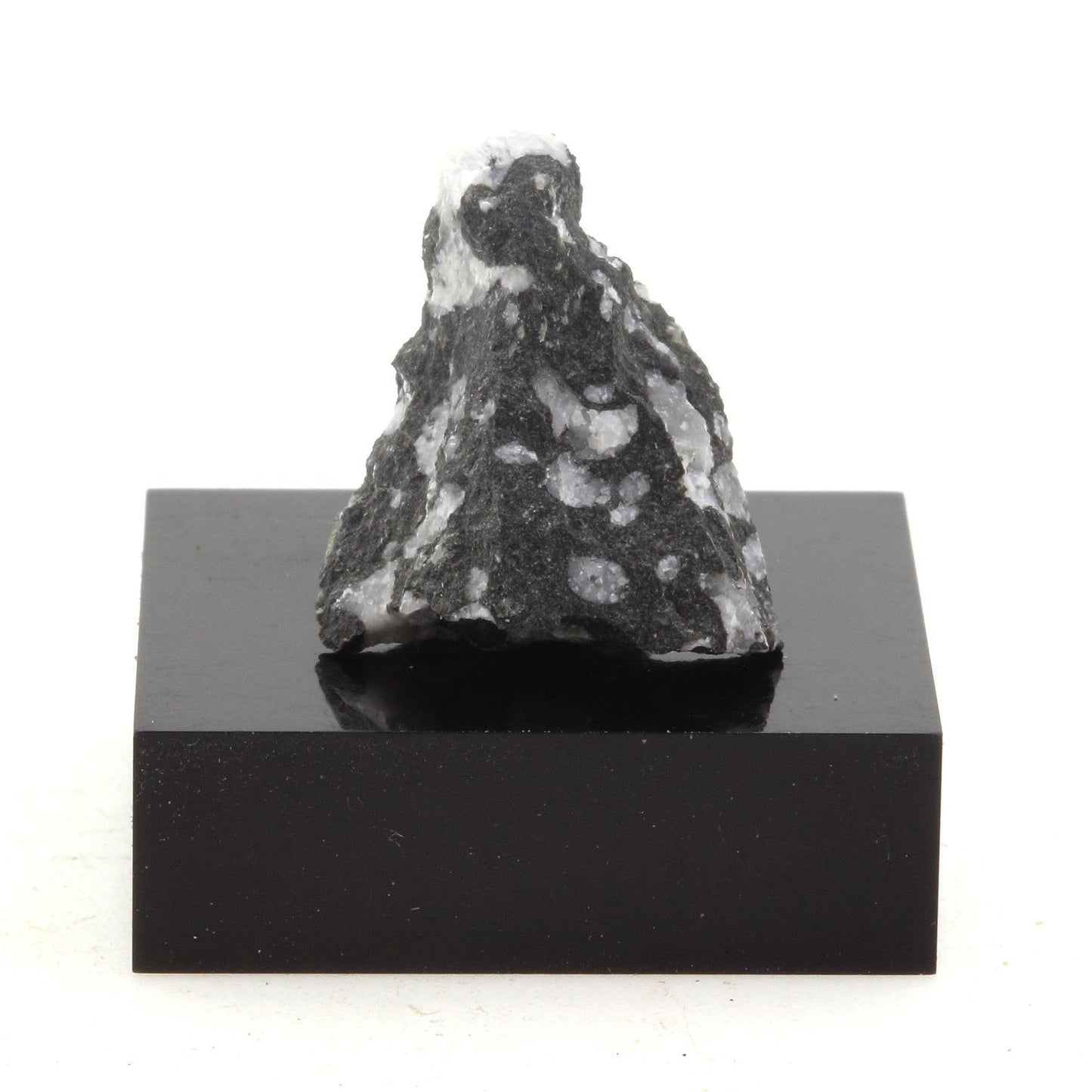 Alaskite mineral. 20.7 carats. En provenance de New Liskeard, Ontario, Canada.