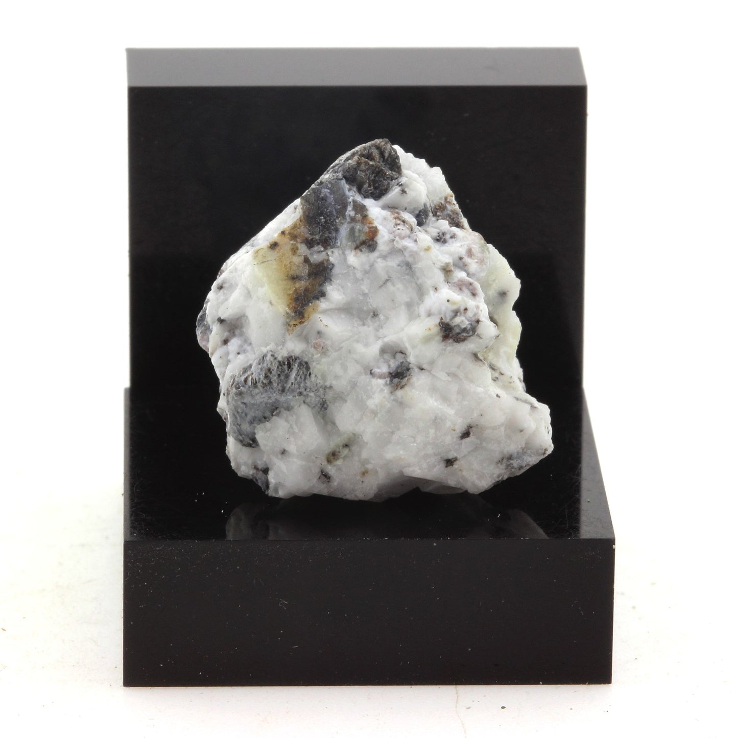 Westerveldite. 45.0 carats. Groenland