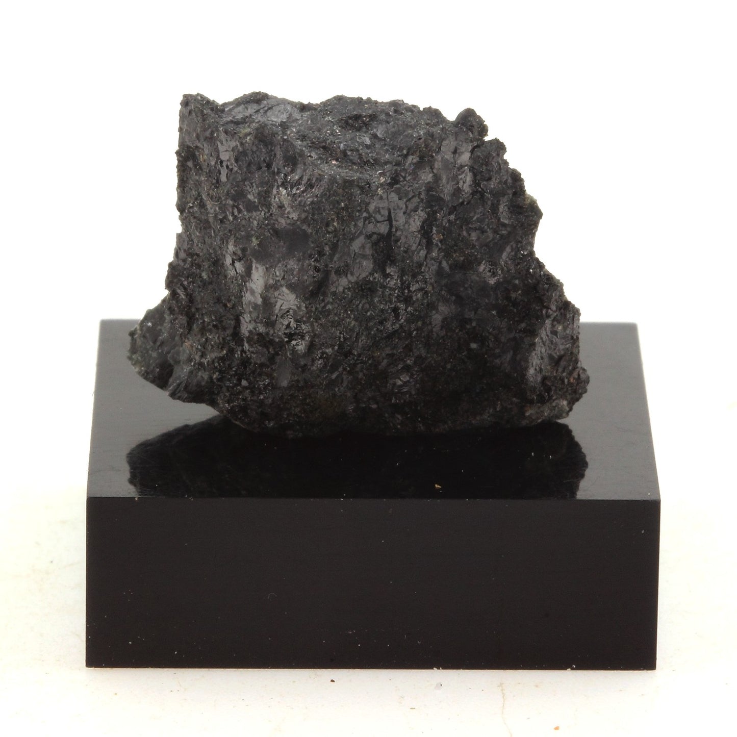 Titanomagnetite. 30.9 carats. Russie