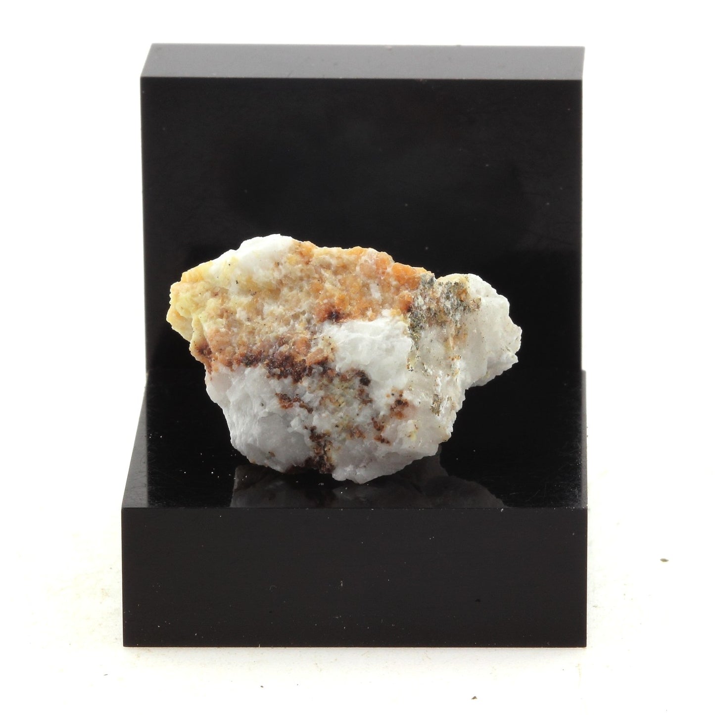 Tochilinite. 21.2 carats. Wakefield, Québec, Canada