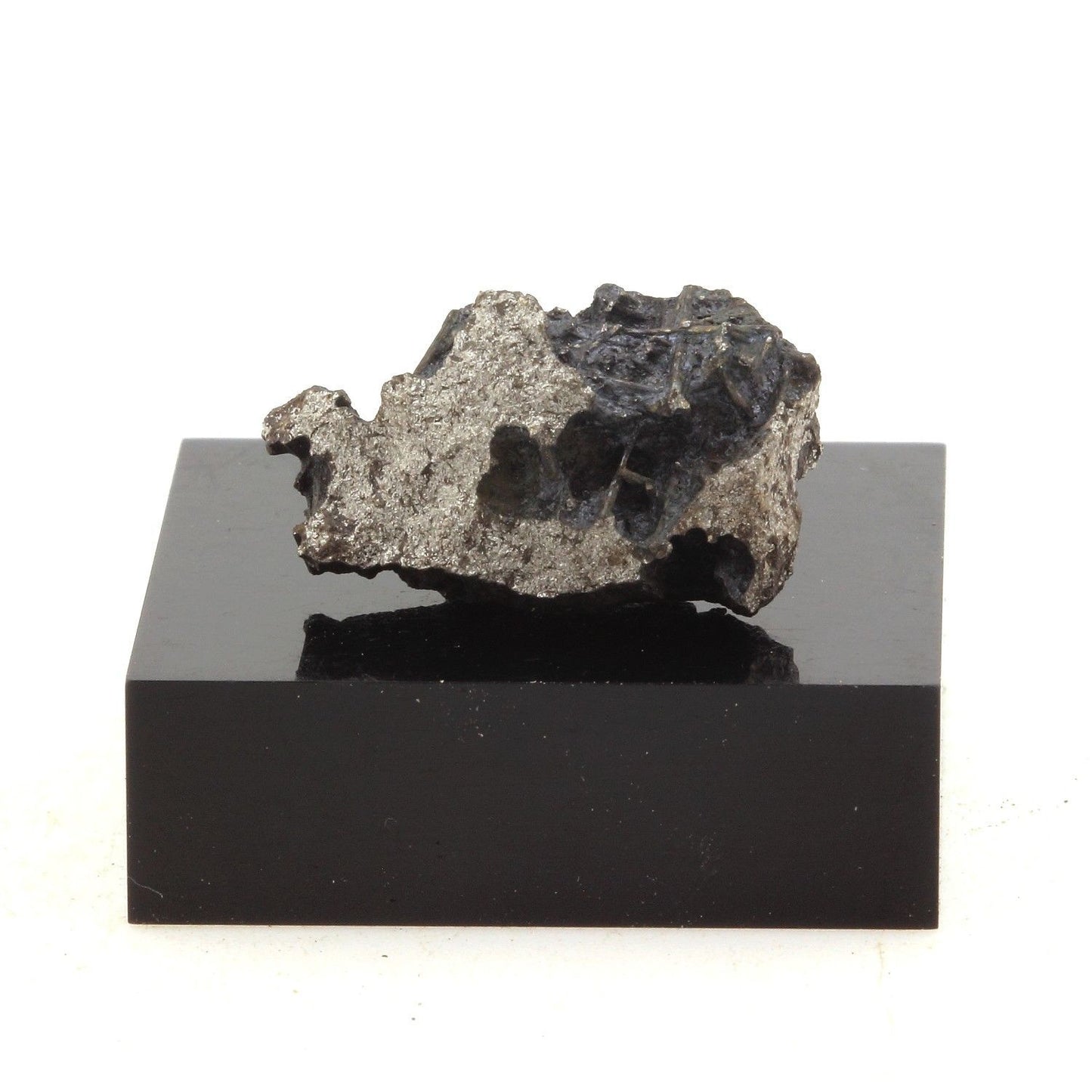 Safflorite 37.0 carats en provenance de Cobalt, Ontario, Canada