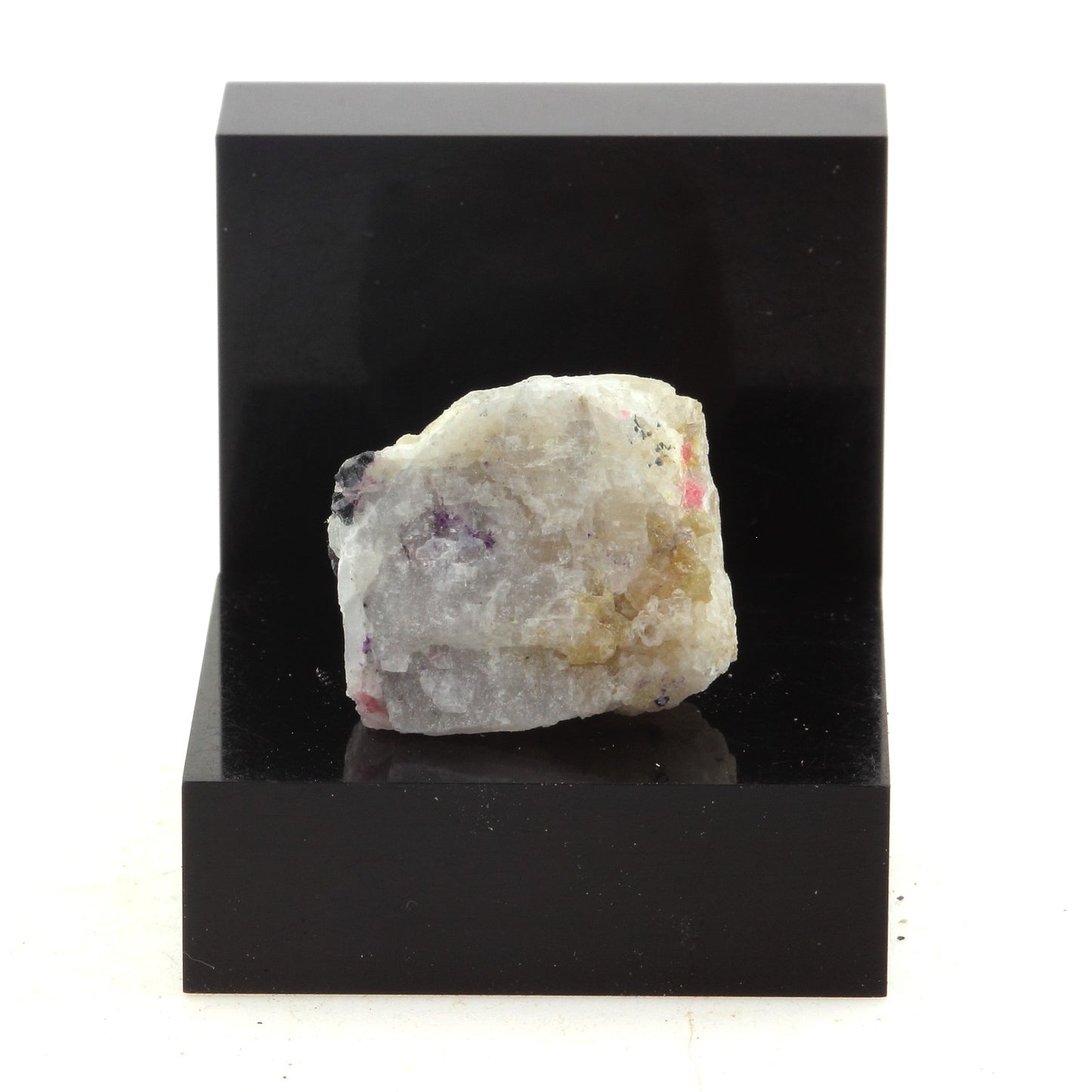 Gittinsite, 22.0 carats, Kipawa, Québec, Canada