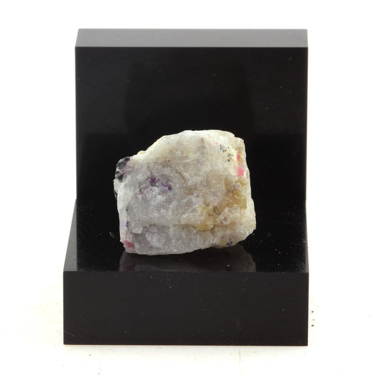 Gittinsite, 22.0 carats, Kipawa, Québec, Canada