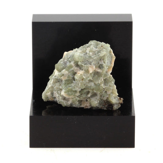 Clinopyroxene. 40.6 carats. Gatineau, Québec, Canada