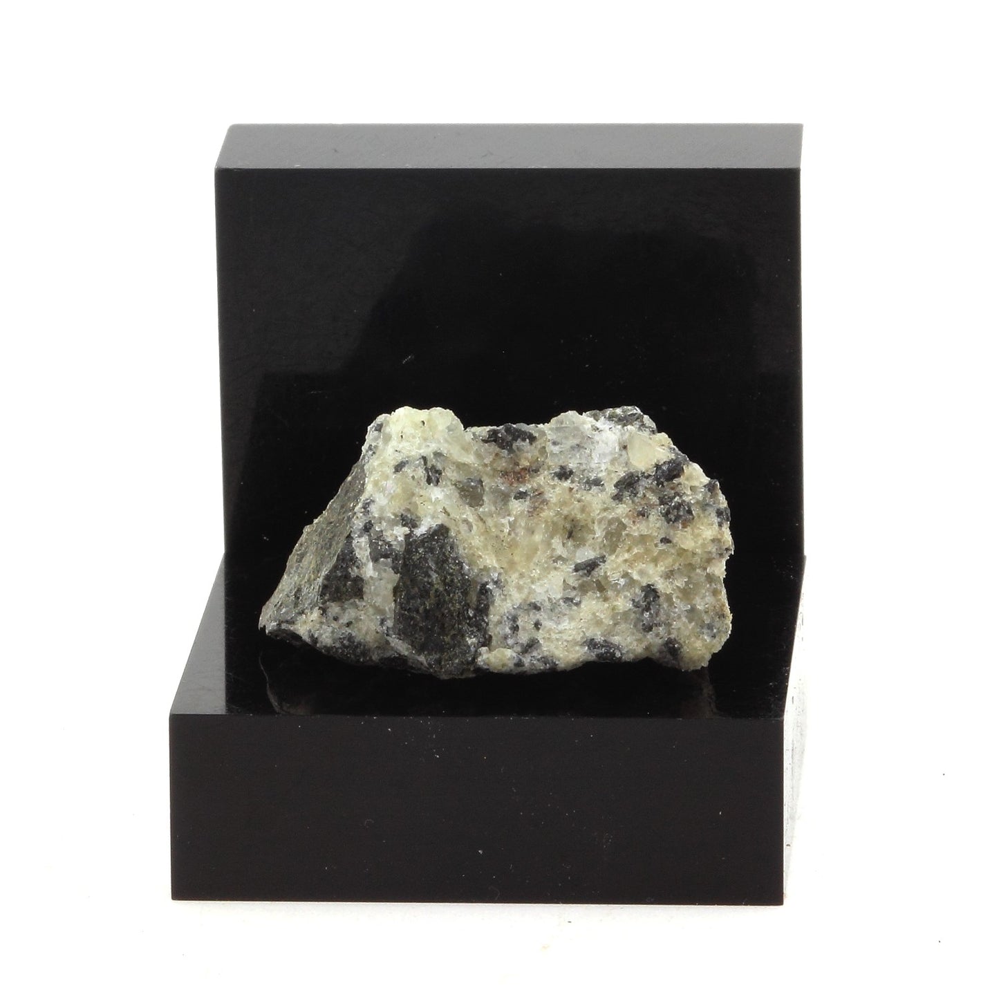 Pyrochlore, 26.6 carats, Oka, Québec, Canada