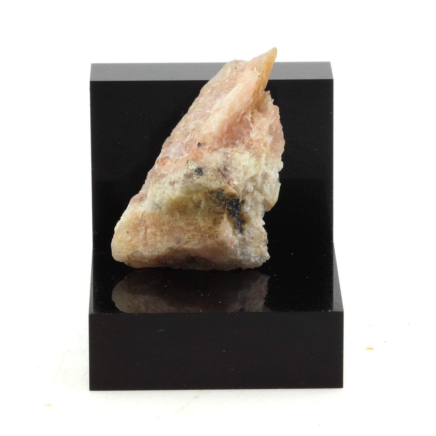 Sanbornite. 29.9 carats. Laurentian, Québec, Canada