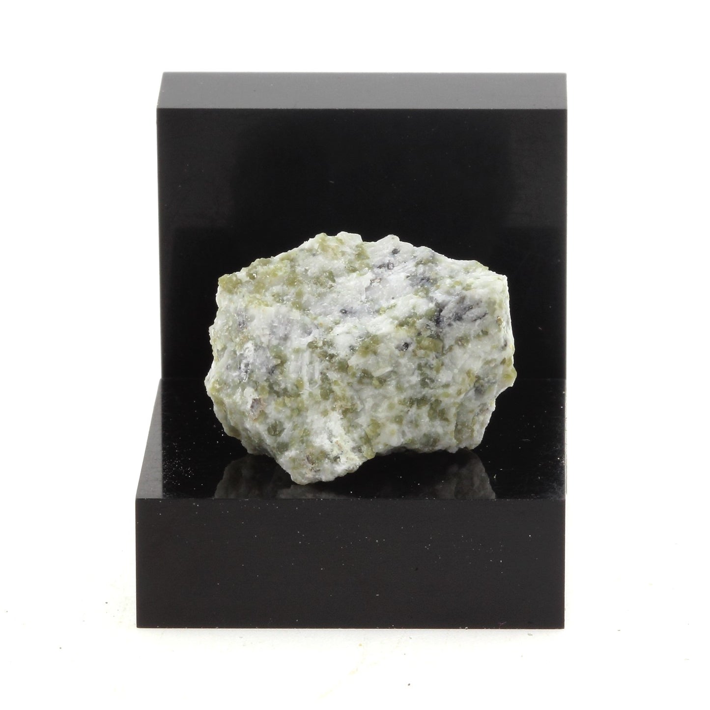 Picrite, 21.6 carats, Grenville, Québec, Canada