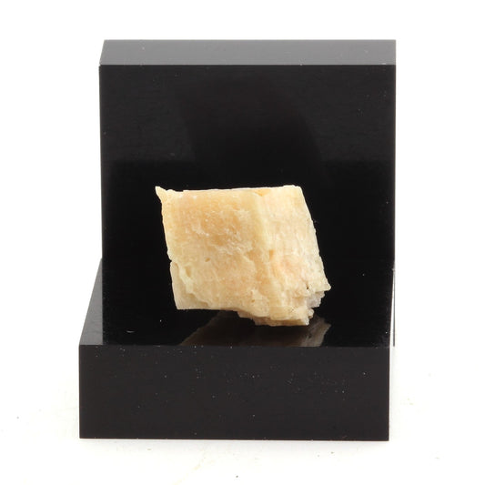 Baryte. 17.2 carats. Deloro, Ontario, Canada