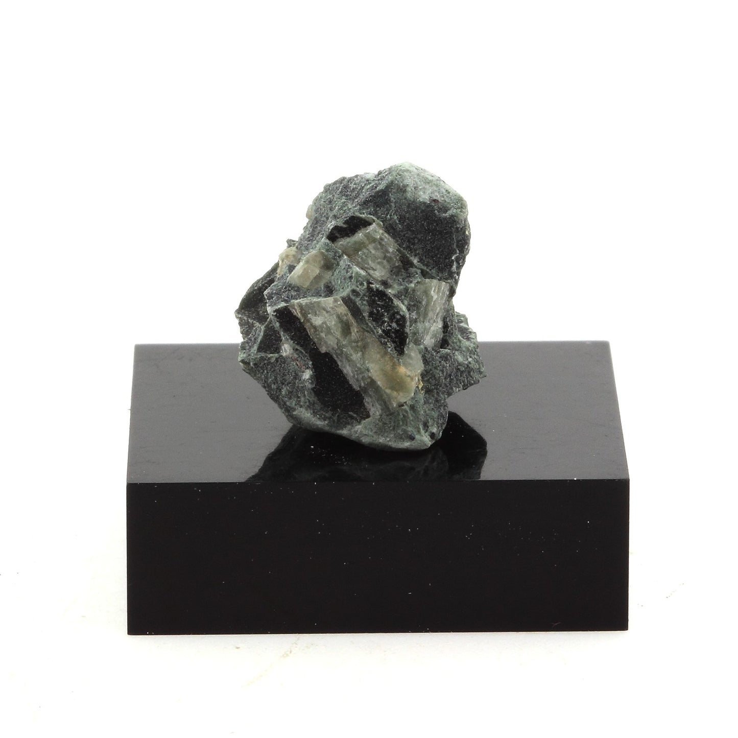 Bornite + Siderite. 20.4 carats. Thetford Mines, Québec, Canada