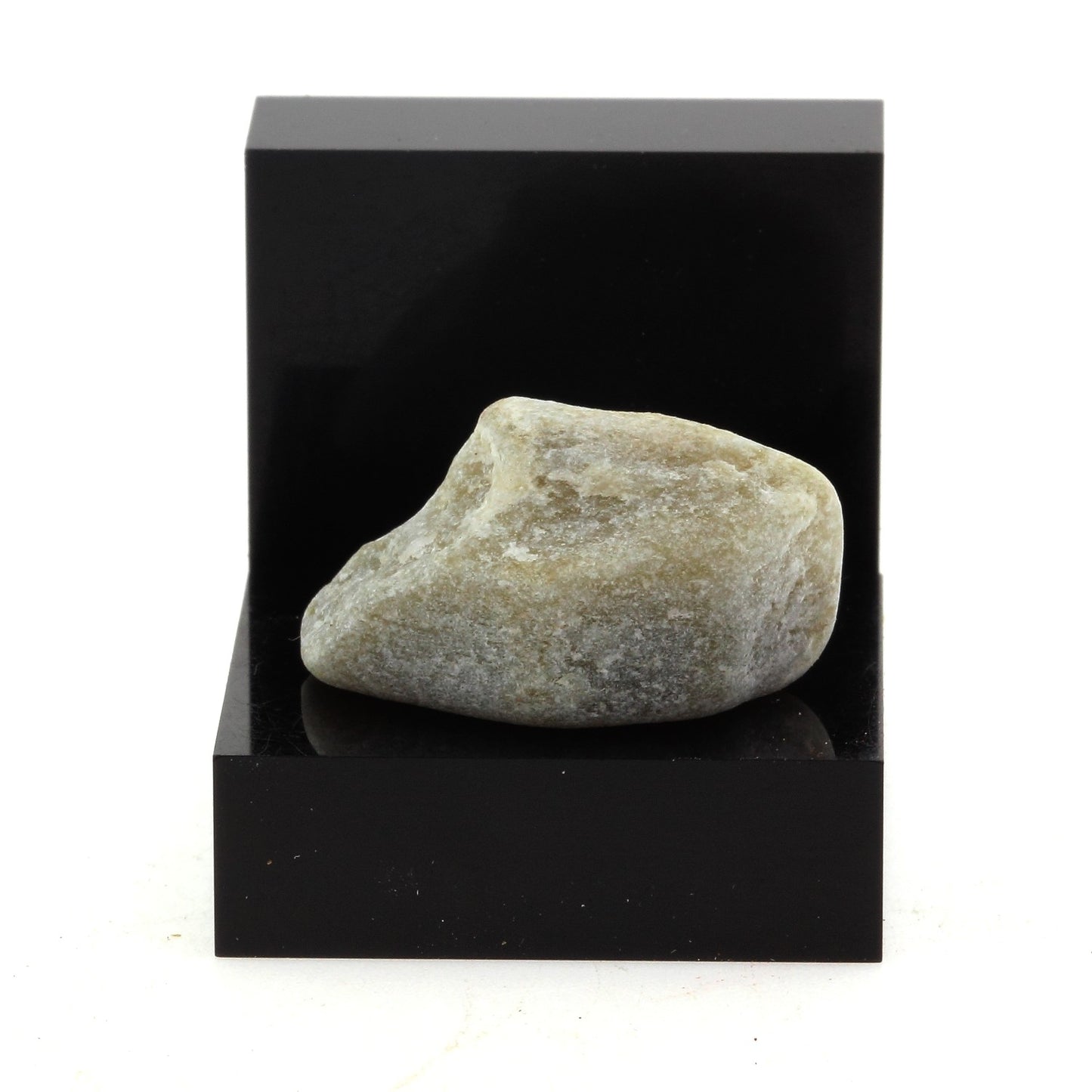 Dolostone. 28.1 carats. Estrie, Québec, Canada