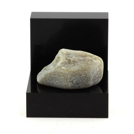 Dolostone. 28.1 carats. Estrie, Québec, Canada