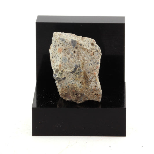 Conglomerate. 30.0 carats. Grenville, Québec, Canada