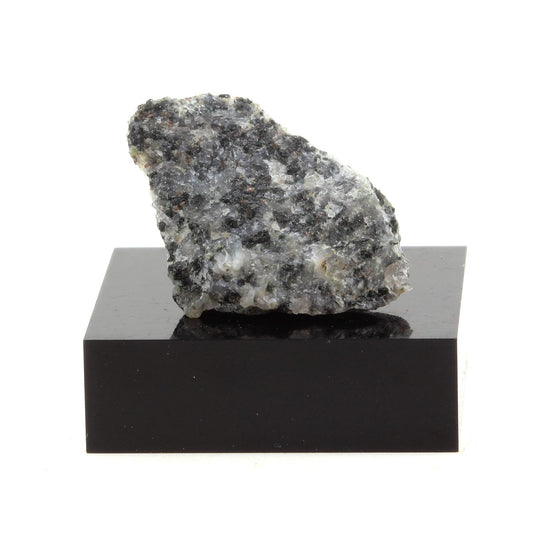 Embrechite. 33.5 carats. Grenville, Québec, Canada