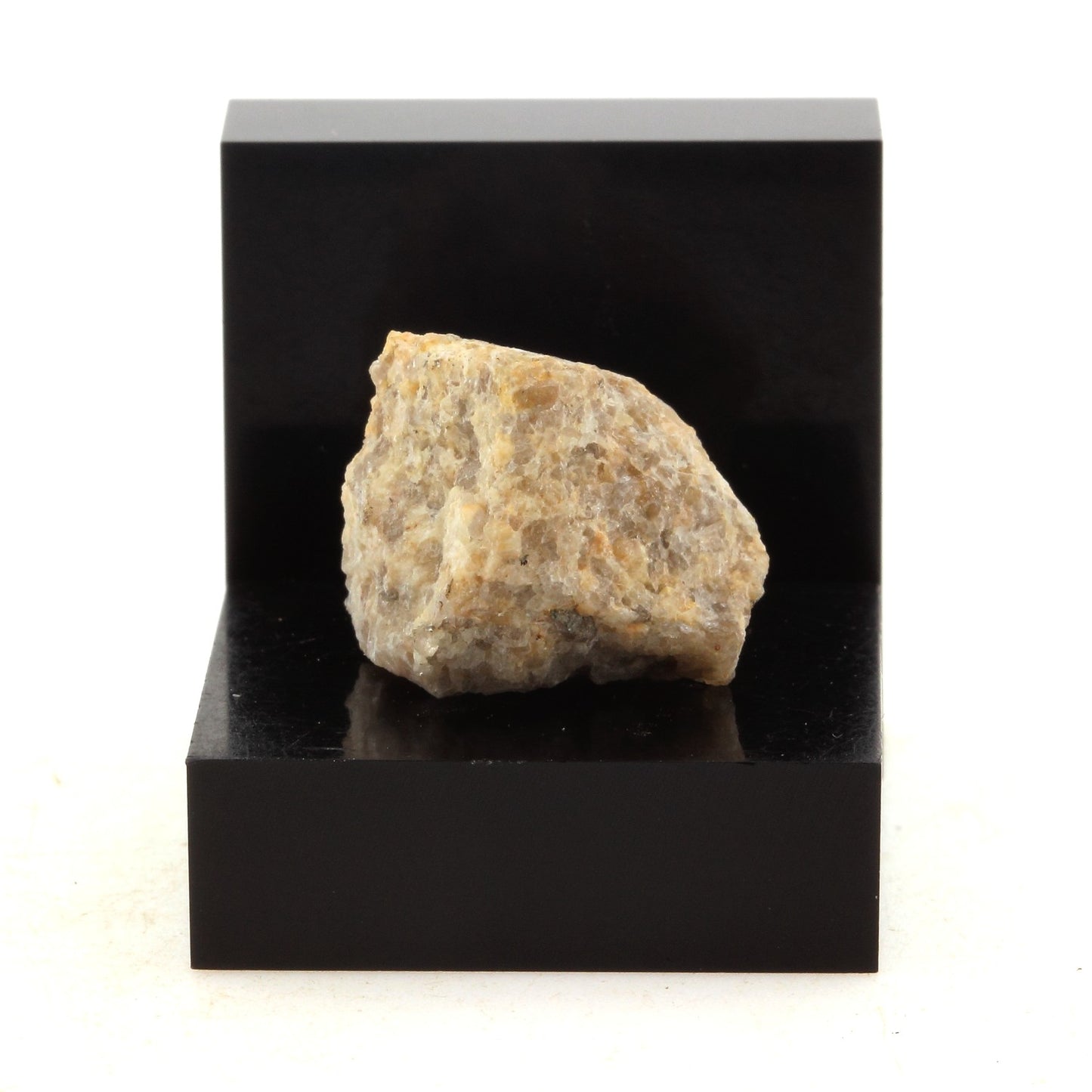 Agglomerate mineral. 26.4 carats. En provenance d'Italie.