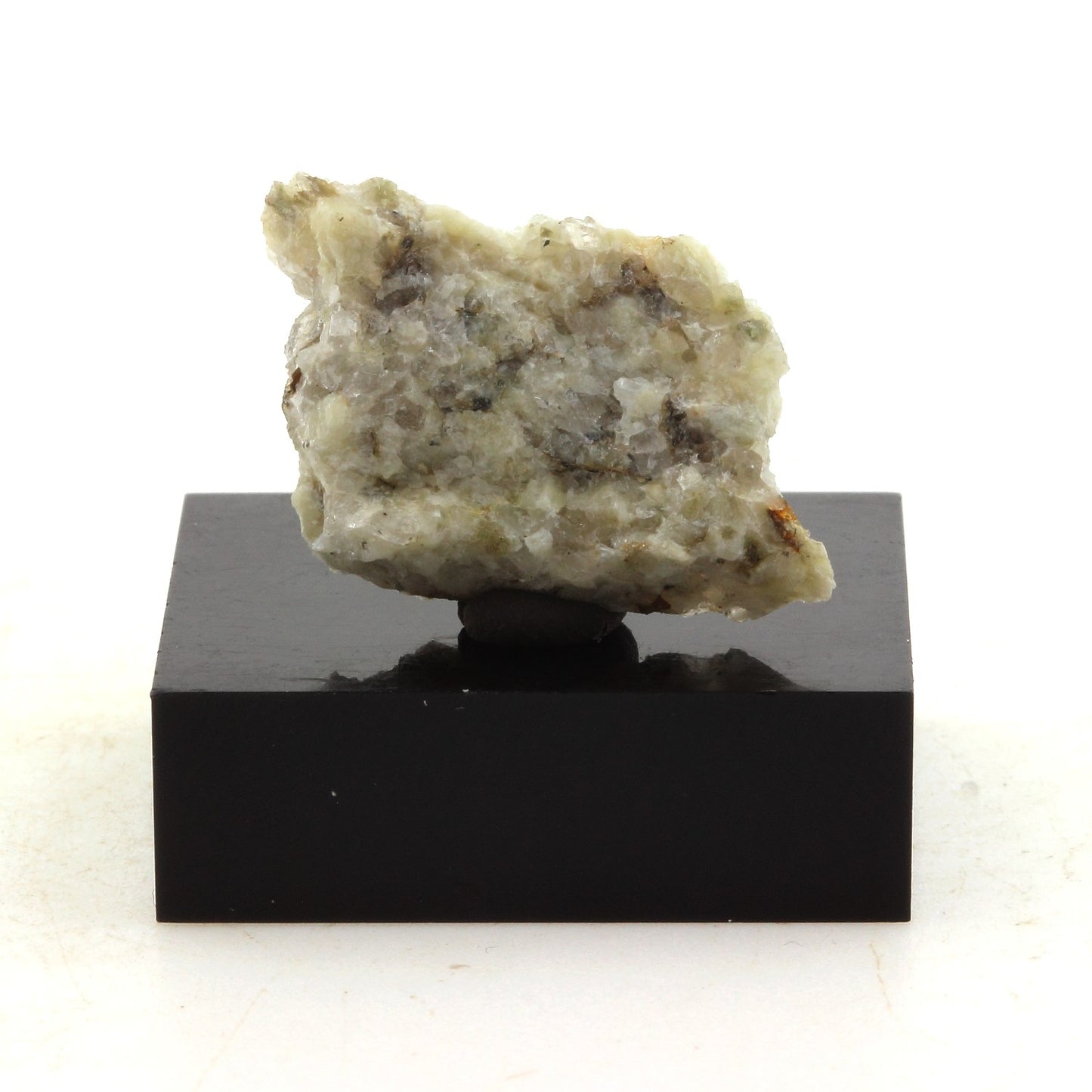 Leuchtenbergite, 14.2 carats, Grenville, Québec, Canada