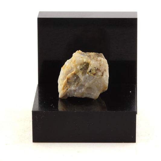 Quartz + Chalcopyrite. 18.3 carats. North Hatley, Québec, Canada