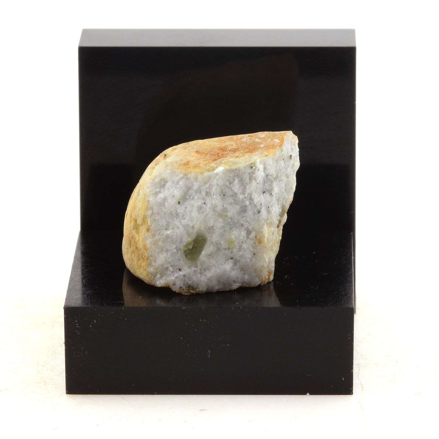 Jarosite. 33.6 carats. Gatineau, Québec, Canada