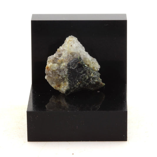 Apatite. 16.7 carats. Grenville, Québec, Canada