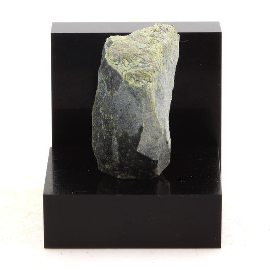 Chrome Diopside. 33.0 carats. Estrie, Québec, Canada