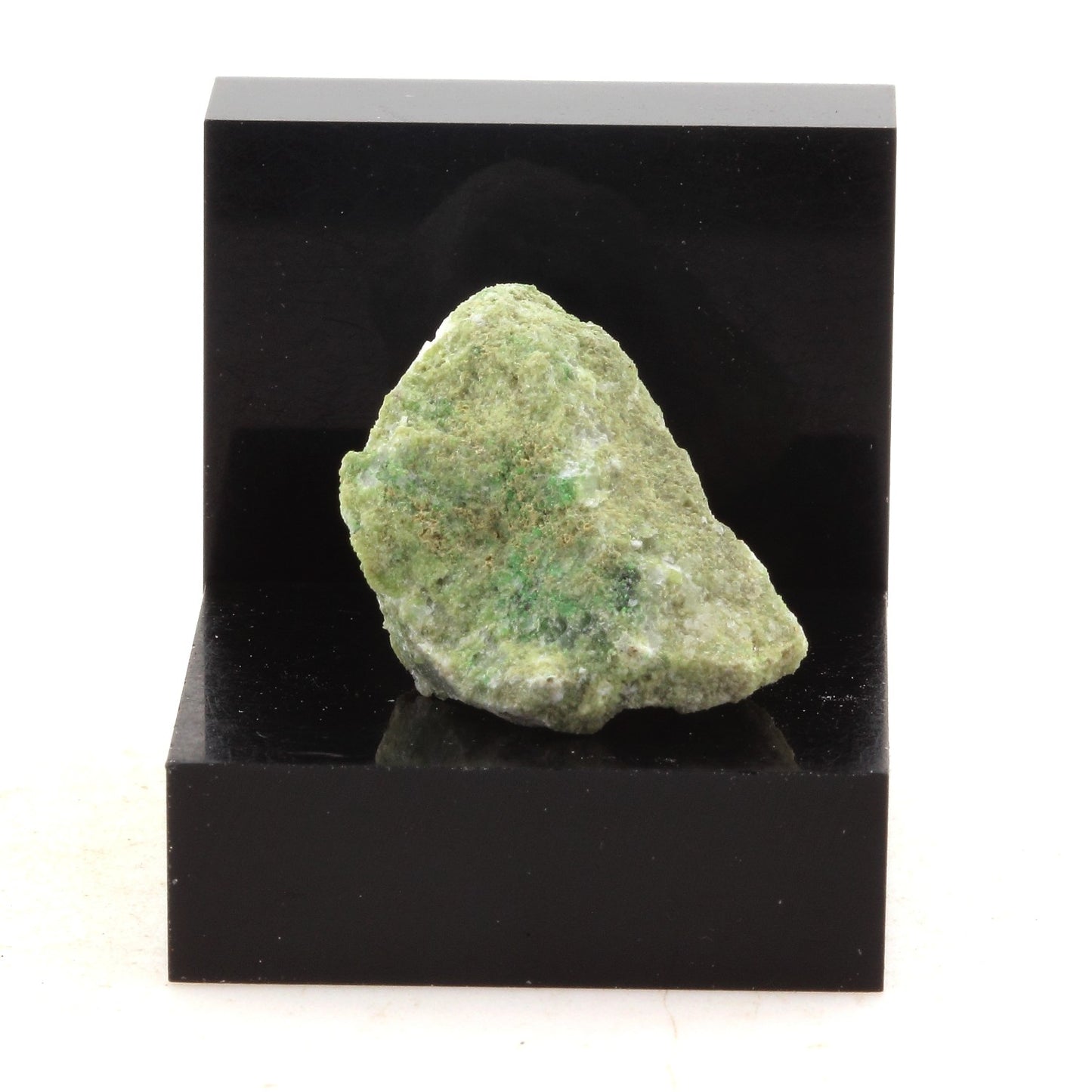 Genthite. 34.6 carats, Orford Nickel mine, Estrie, Québec, Canada