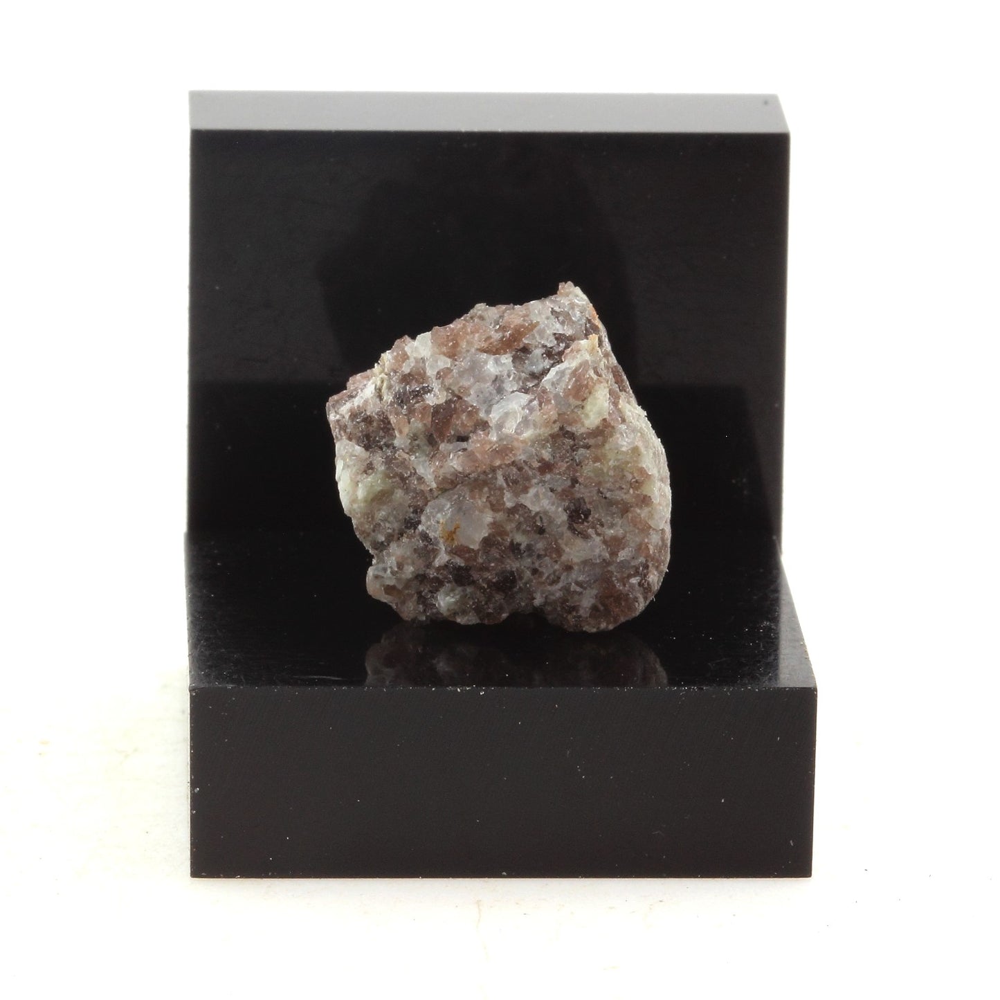 Amesite. 26.7 carats. Grenville, Québec, Canada