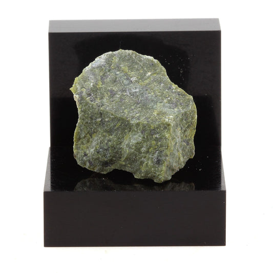 Serpentine. 34.9 carats. Estrie, Québec, Canada