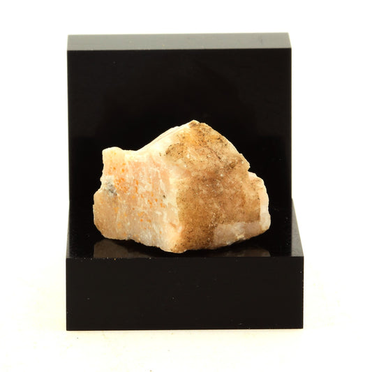 Calcite. 28.3 carats. Grenville, Québec, Canada