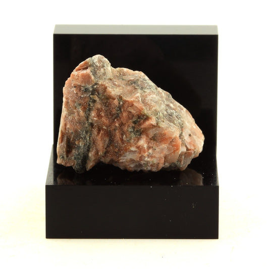 Howlite. 43.2 carats. Grenville, Québec, Canada