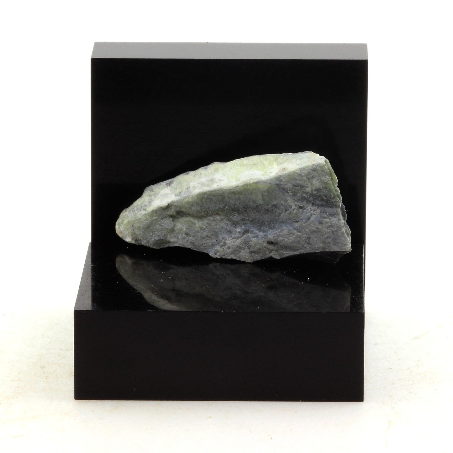 Ferro-actinolite, 10.6 carats. Montauban, Québec, Canada